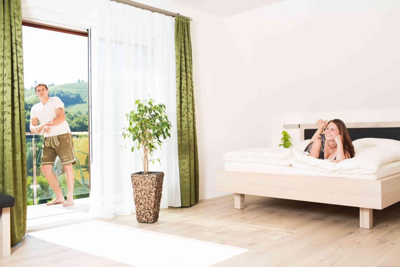 Weingut-Gaestezimmer Uhl Ratsch an der Weinstraße Εξωτερικό φωτογραφία