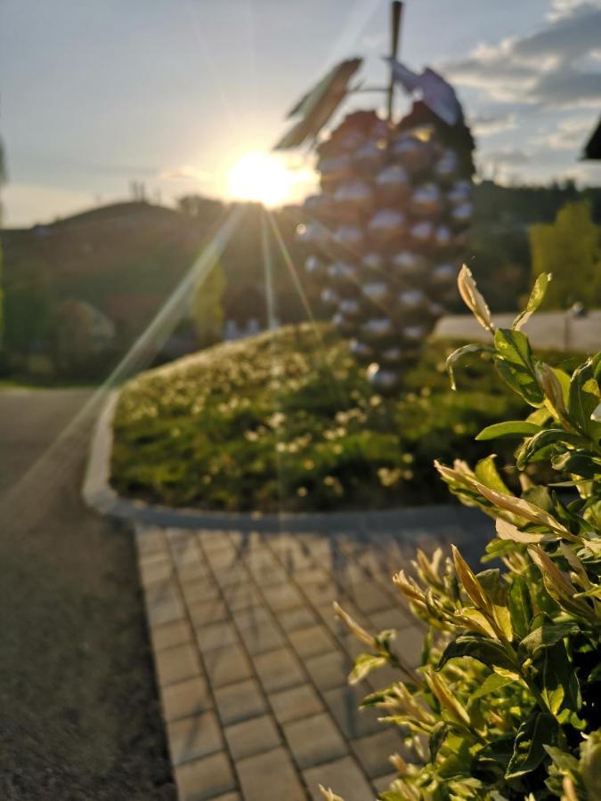 Weingut-Gaestezimmer Uhl Ratsch an der Weinstraße Εξωτερικό φωτογραφία